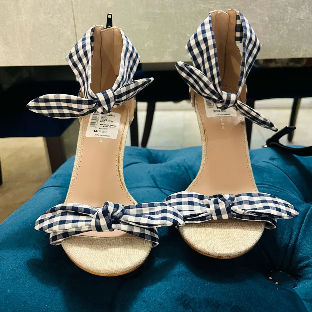 Size 9 white and blue plaid peep toe pumps